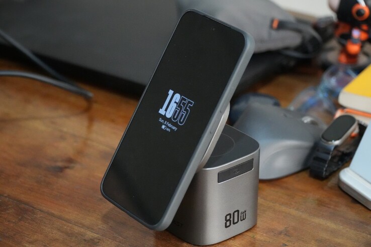 AceFast 6'sı 1 arada 80 W şarj istasyonu 15 W kablosuz şarjı destekler