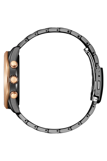 Citizen Eco-Drive BY1036-53L modelinin yan görünümü; saatin pembe altın çerçeve, kurma kolu ve düğmeleri ile siyah kordonu görülmektedir.
