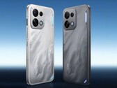 Oppo K15, "speed white" ve "gale grey" renk seçenekleriyle sunuluyor.