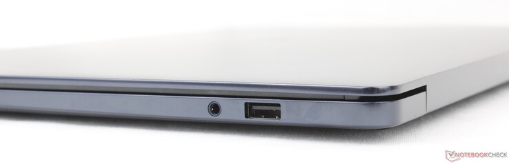 Doğru: 3,5 mm kulaklık, USB-A 3.2 Gen. 1