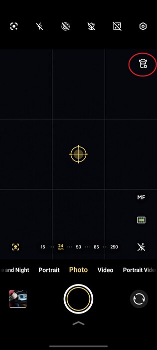 Kamera uygulamasındaki telekonvertör simgesi çoğu modda pratik bir kısayol.