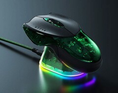 Razer Boomslang şeffaf bir kasayı deri düğmelerle birleştiriyor
