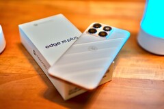 Motorola Edge 70 Plus harika bir pil ömrü sunuyor, ancak diğer özellikleri kısıtlanmış gibi hissettiriyor.