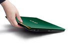 Deep Emerald rengindeki yenilenmiş Vaio SX14-R dizüstü bilgisayar, 1 kg'ın altındaki karbon fiber gövdesinde daha hızlı yapay zeka işlem gücü sunuyor.