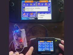 GBA'yı Nintendo Switch 2'ye bağlayarak iki cihaz arasında Pokemon aktarımı yapılmasını sağlayan bir mikrodenetleyici
