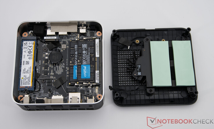 Alt tarafı açık Minisforum AI X1