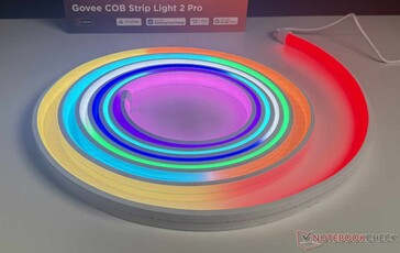 Govee COB Strip Light 2 Pro, isteğe göre çeşitli renklerde parlayabilir...
