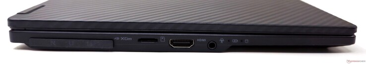Sol: ROG XG Mobile arayüzü, microSD kart okuyucu, HDMI 2.1 çıkışı, 3,5 mm combo ses jakı