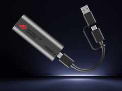 ROG USB-C10G, bir USB-C - 10GbE adaptörüdür. Resimde: aksesuarın, birlikte verilen kablosuyla birlikte tanıtım fotoğrafı yer almaktadır.