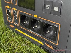 Üç adet 230 V priz