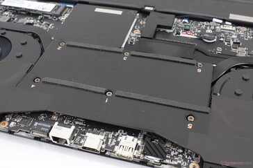 MSI "Intraflow" fanlar, temiz havayı fanlar arasında daha fazla dahili bileşene doğru iter