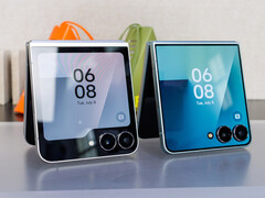 Samsung Galaxy Z Flip7 (sağda) ile Flip7 FE (solda) karşılaştırması