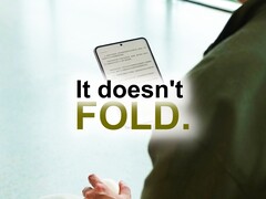 Oppo Pad Mini, 8,8 inç ekrana sahip büyük boy bir telefon gibi görünüyor.