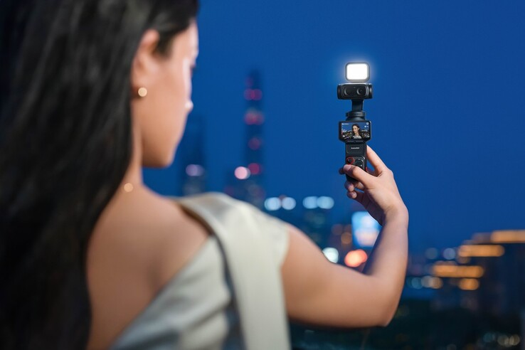 Insta360 Luna Ultra çift lens tasarımına sahiptir