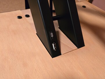 USB-A portu üzerinden bir tablet veya akıllı telefona güç sağlanabilir.