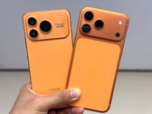 Honor Power 2 ve iPhone 17 Pro Max'in birlikte çekilmiş bir fotoğrafı. Sızan kamera muhafazası tasarımına bakılırsa, Nova 16 SE bu cihazın uzun süredir kayıp olan ikizi olabilir.