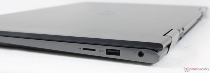 Right: MicroSD reader, USB-A 3.2 Gen. 1, 3. 5mm combo audio