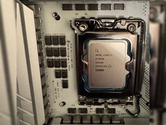 Intel Core 9 273PQE vahşi doğada görüldü.