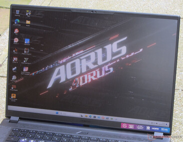 Aorus 16 X dışarıda.