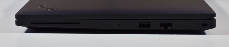 doğru: Akıllı kart okuyucu, nanoSIM, USB-A 3.2 Gen 1, RJ45-Ethernet, Kensington Kilit Yuvası