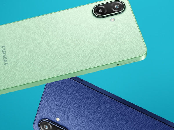 Galaxy F70e deri kaplamaya sahiptir.