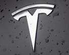 Tesla'nın Otopilot işlevi, sürekli bir incelemeye maruz kalıyor.