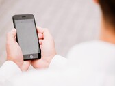 Instagram, 8 Mayıs 2026'da doğrudan mesajlardan isteğe bağlı uçtan uca şifrelemeyi kaldırıyor ve Meta'ya 2023'ten bu yana ilk kez DM içeriğini okuma olanağı veriyor.