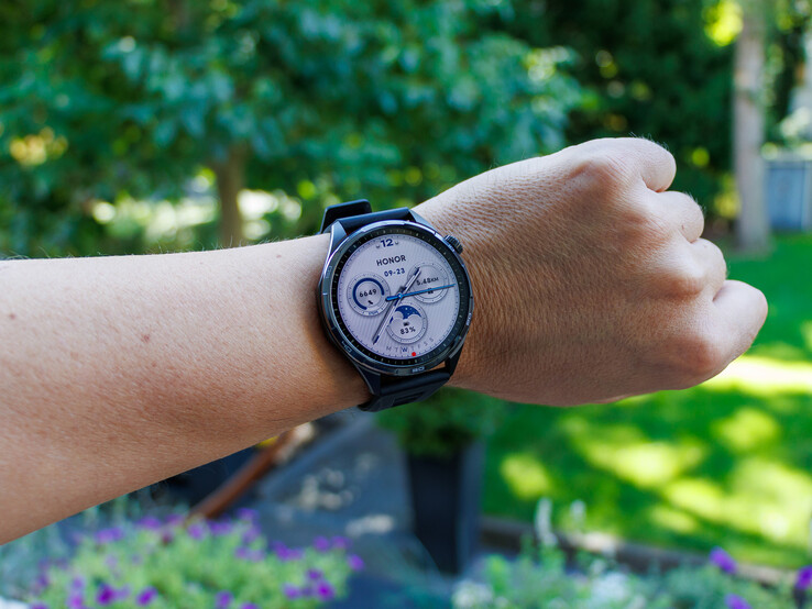 Gölgelerdeki Honor Watch 6