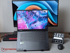 Gigabyte Gaming A16 Pro, Stream Deck+'ın yanında