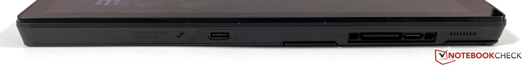 Sol: Thunderbolt 4'lü USB-C (USB 4.0, DisplayPort 1.4), XG Mobile için özel bağlantı, USB-C 3.2 Gen. 2 (Güç Dağıtımı, DisplayPort)
