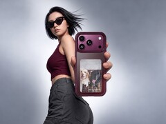 Ugreen Magic E-ink Ekran Kılıfı, fotoğrafları görüntülemek için iPhone 18 Pro'nun arkasına bir ekran ekler.
