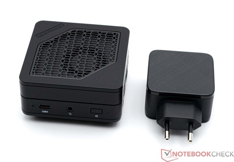 Minisforum Mercury Serisi EM780 ve 65 watt adaptör