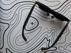 Xreal One Pro AR gözlüğünün üstten görünümü