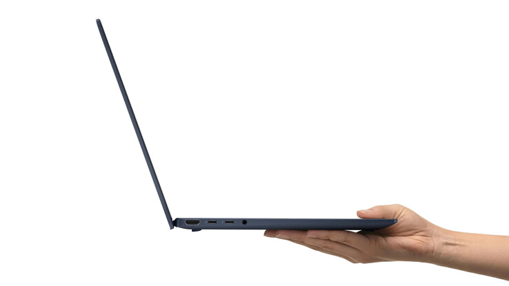 EliteBook X G2i yaklaşık 990 g ağırlığında ve en ince noktasında 7 mm'ye kadar inceliyor.