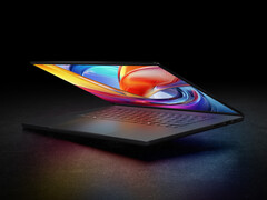 Asus, dokunsal bir trackpad ve 1,7 mm tuş hareket mesafesine sahip bir klavye eklemiştir.