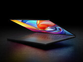 Asus, dokunsal bir trackpad ve 1,7 mm tuş hareket mesafesine sahip bir klavye eklemiştir.