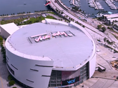 Resimde görülen GTA VI "Welcome to Vice City" Miami Heat Stadyumu reklam panosu