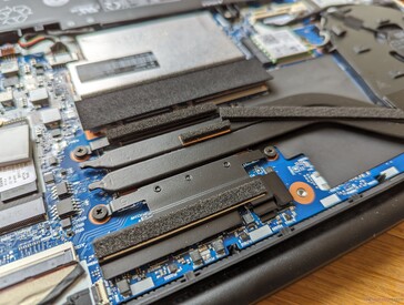 İsteğe bağlı GeForce MX550 için CPU ve fan arasındaki boş alan