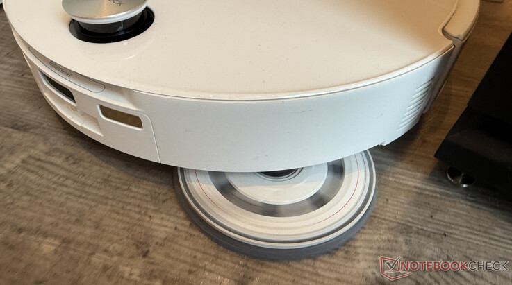 Günümüzün mutlak standardı: Qrevo Curv 2 Pro, çerçevesiz paspaslama için iki paspasından birini uzatır