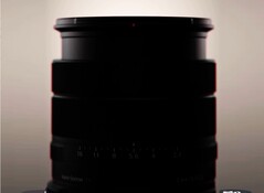 Sony, yakında süper zoom lensli yeni bir kompakt fotoğraf makinesini piyasaya sürecek.