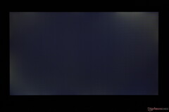 Gram Book 15 test ünitemizde arka ışık kanaması veya bulutlanması çok belirgindir