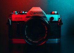 Canon EOS R8 Mark II’nin, Canon AE-1’den esinlenen bir tasarıma sahip olması bekleniyor.