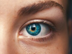 İnsan gözünü gösteren yakın çekim bir görüntü