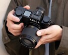 Yeni Leica Summilux, önceki modeline kıyasla önemli ölçüde daha küçük ve daha uygun fiyatlıdır.