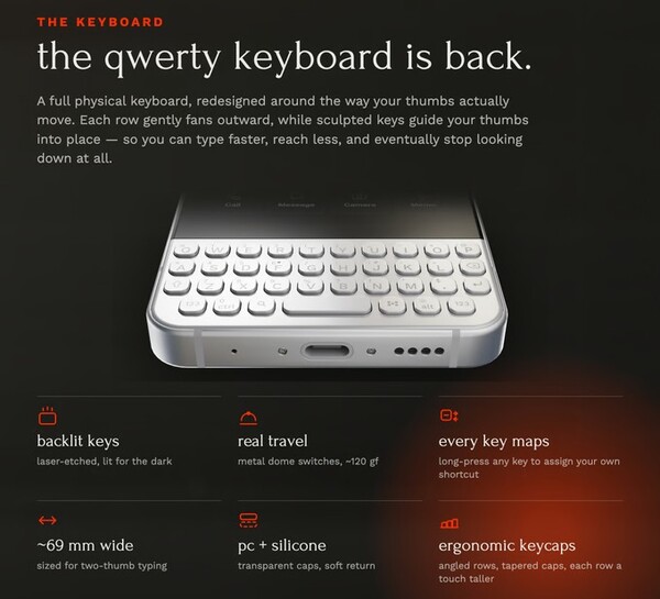 Minimal Phone 2, geliştirilmiş arkadan aydınlatmalı QWERTY klavyeye sahiptir.
