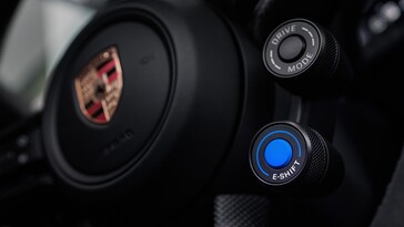 2027 Porsche Taycan E-Shift düğmesi.