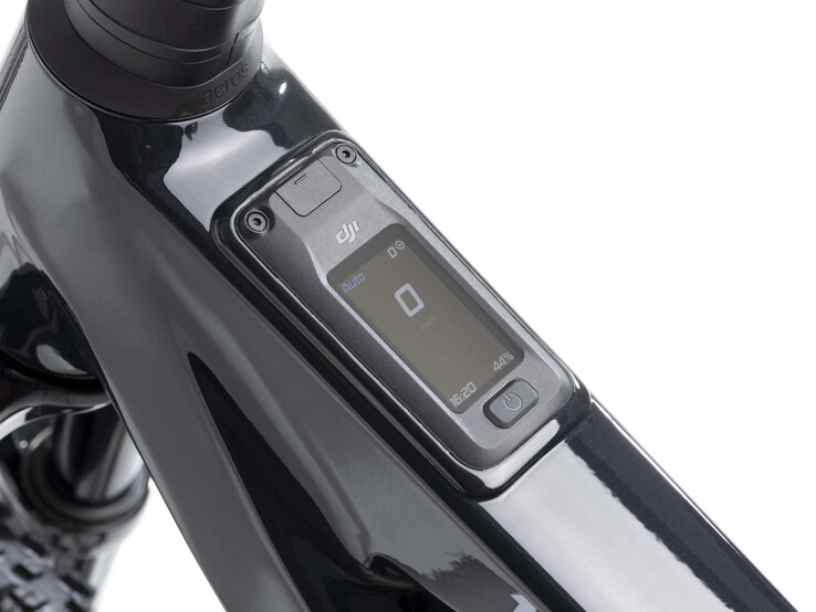 Bir e-MTB için tipik bir özellik: Ekran çok göze çarpan bir konumda değildir.