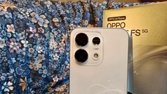 Oppo Reno 16 FS, harika bir kamera sistemiyle birlikte gelir, ancak bunun karşılığında bazı ödünler vermeniz gerekecektir.