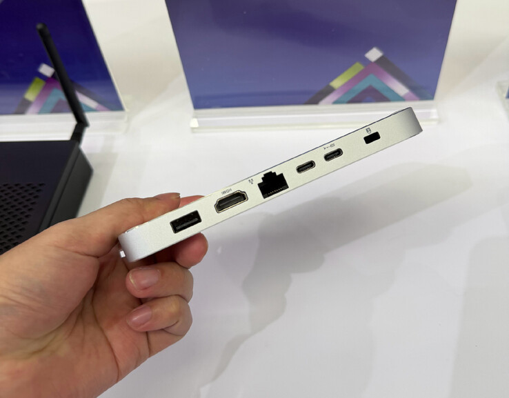 Mini PC'nin yan bağlantı noktası yapılandırması