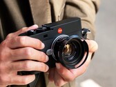 Leica M-EV1'in (resimde) ardından, aynasız bir orta format fotoğraf makinesinin de yolda olduğu söyleniyor.